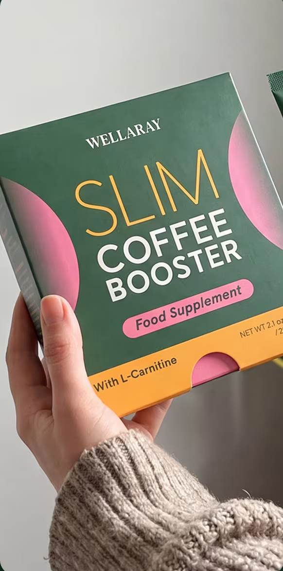 Hand hält die Wellaray Slim Coffee Booster Packung